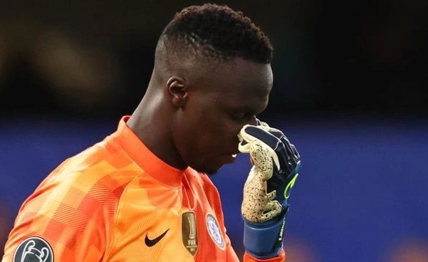 Sai lam cua Mendy xat muoi vao noi dau Chelsea hinh anh