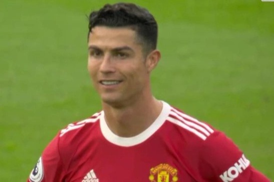 Ronaldo cuoi khi MU de thung luoi hinh anh