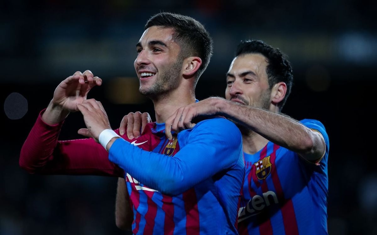 Barca co gia tri cao nhat the gioi bong da hinh anh