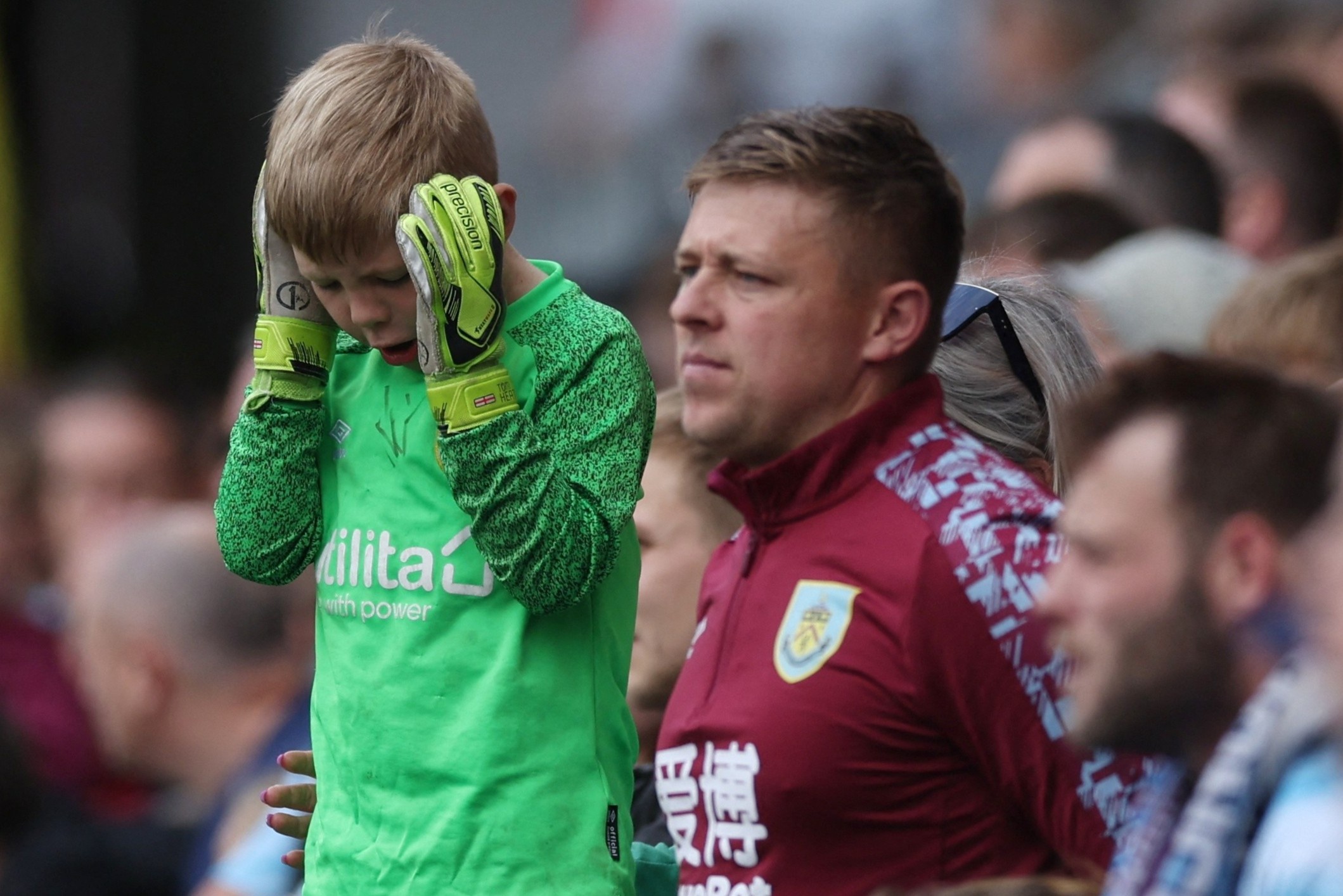 CDV Burnley that than trong ngay doi nha rot hang Premier League hinh anh