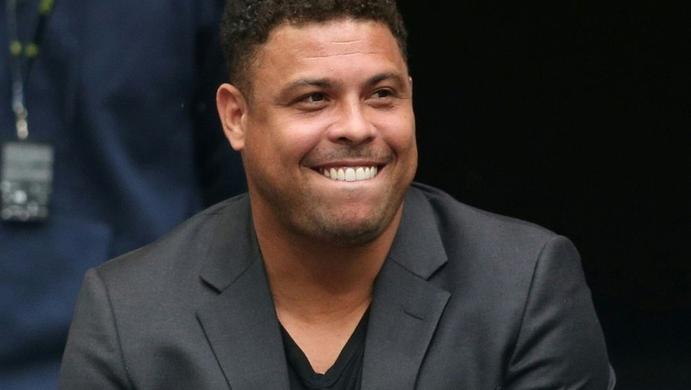 Ronaldo 'beo' dap xe 500 km an mung doi nha len hang hinh anh