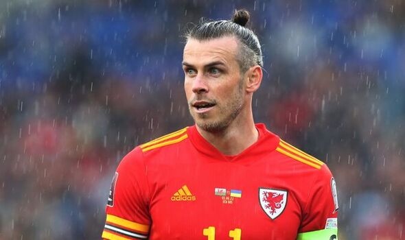 Nhung ben do tiem nang cua Bale hinh anh