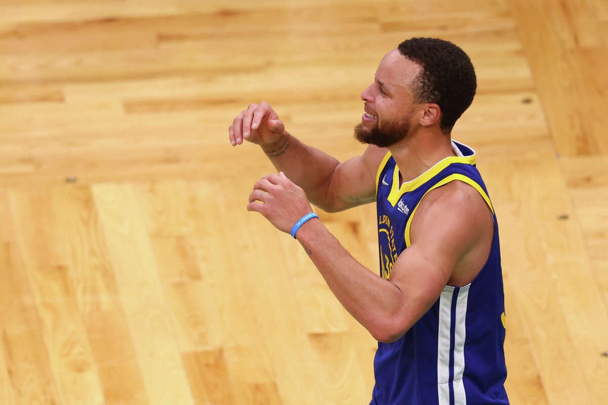 Stephen Curry khoc trong ngay di vao lich su NBA hinh anh