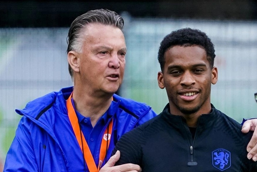 Van Gaal canh bao cau thu Ajax ve MU hinh anh