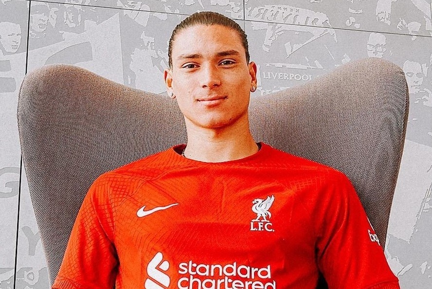 MU mua hut Nunez vi mot vu ngo doc thuc pham hinh anh