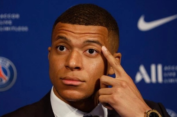 Quyen luc that su cua Mbappe tai PSG hinh anh