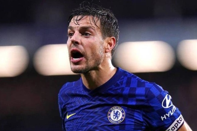 Chelsea lam kho Barca trong vu Azpilicueta hinh anh