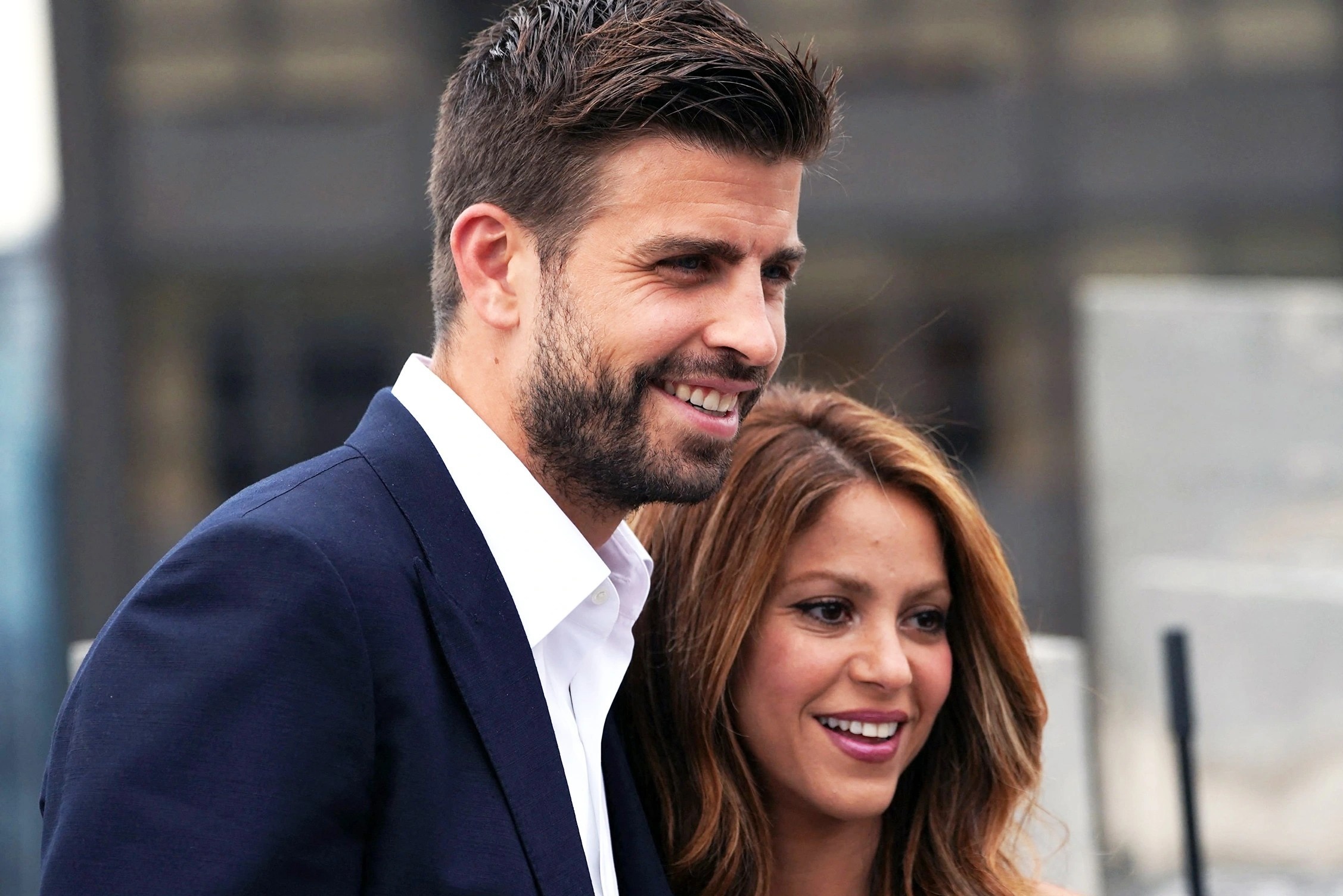 Bo me Pique muon chuyen nha vi Shakira hinh anh