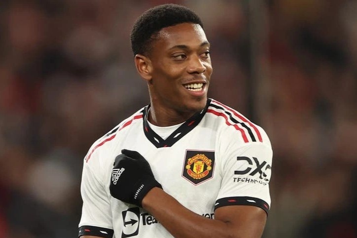 Martial co du suc thay Ronaldo? hinh anh