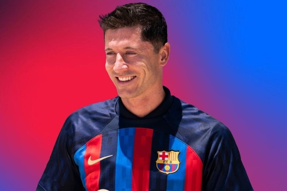 Barca mat them 10 trieu euro trong vu Lewandowski hinh anh