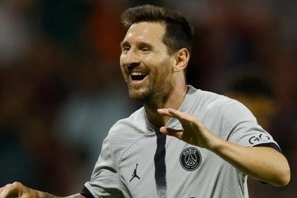 CDV doi thu dung day vo tay khi Messi lap sieu pham hinh anh