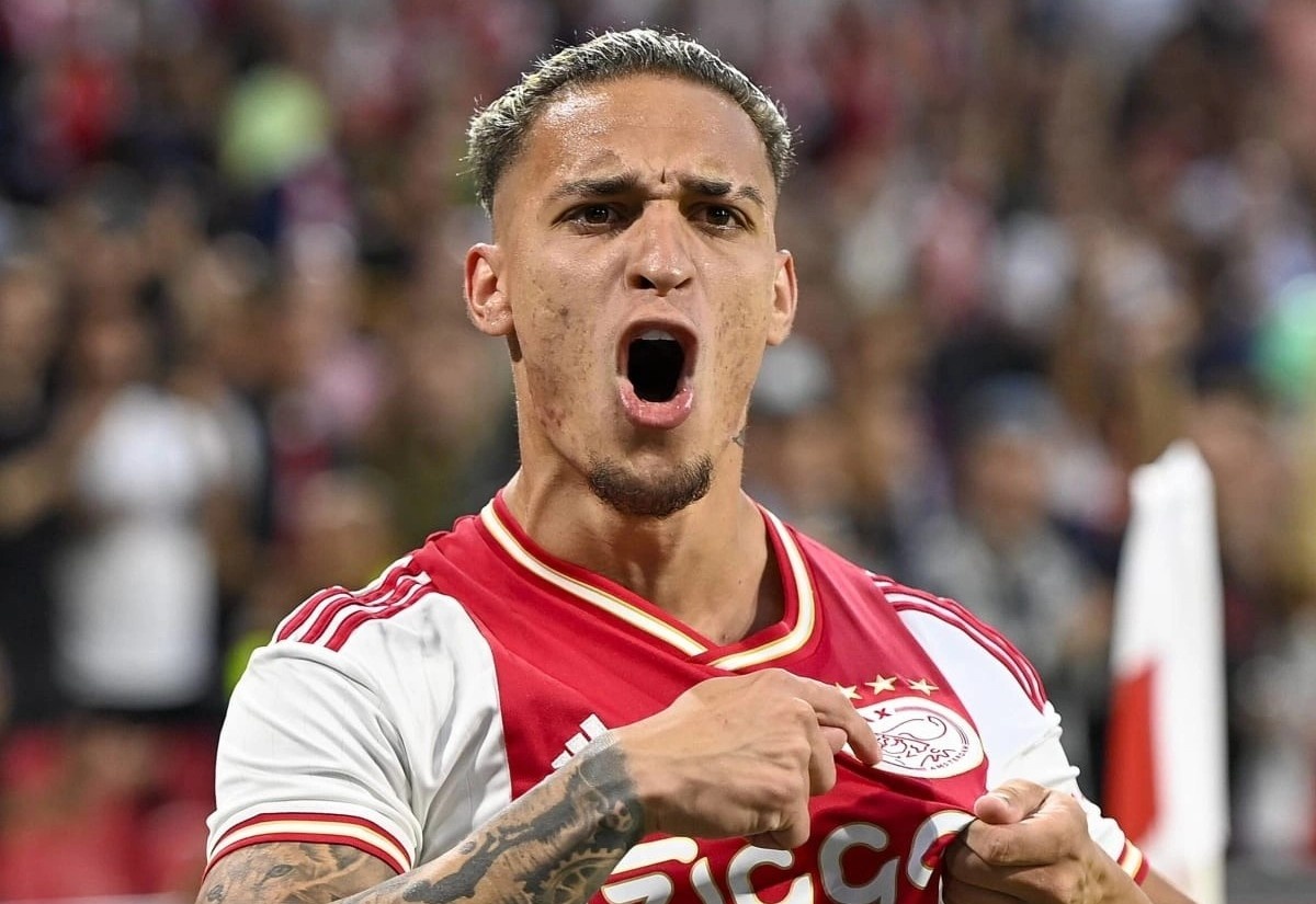 Tien dao Ajax bo tap de doi sang MU hinh anh