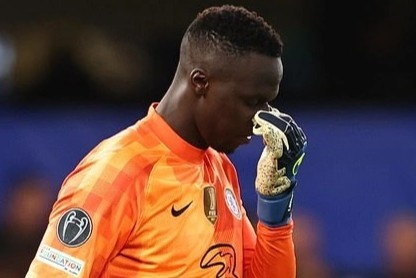 Mendy mac sai lam ngo ngan truoc Leeds hinh anh