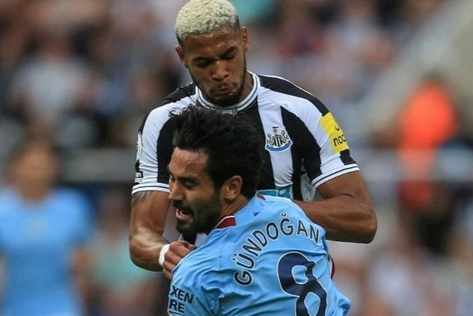 Man City co luc chi kiem soat bong 6% truoc Newcastle hinh anh