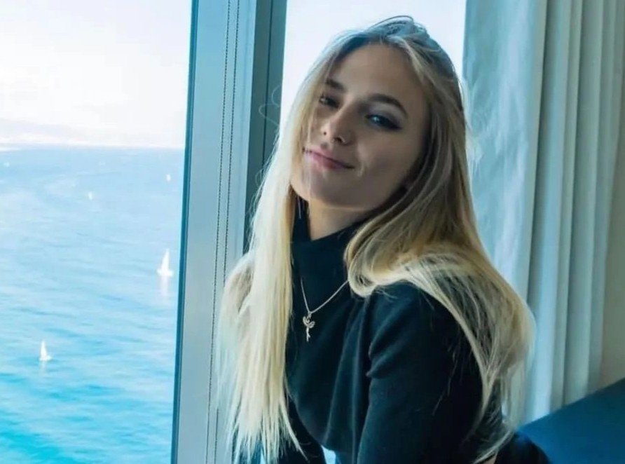 Tiet lo bat ngo ve ban gai moi cua Pique hinh anh