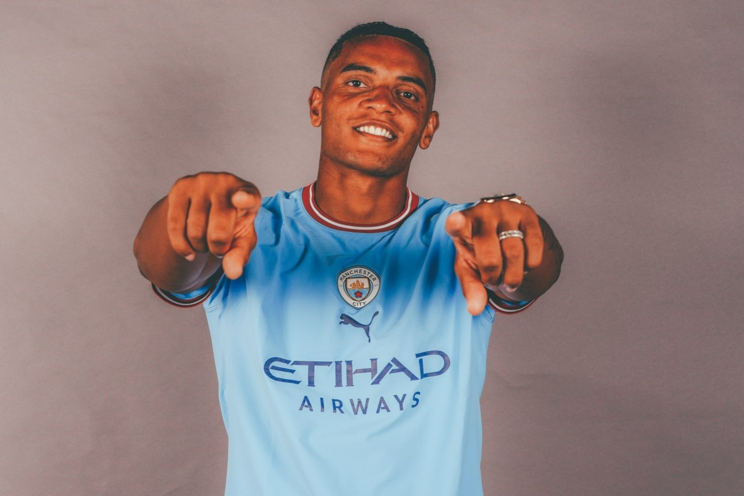 Chuyen nhuong 1/9: Man City cong bo tan binh tu Dortmund hinh anh