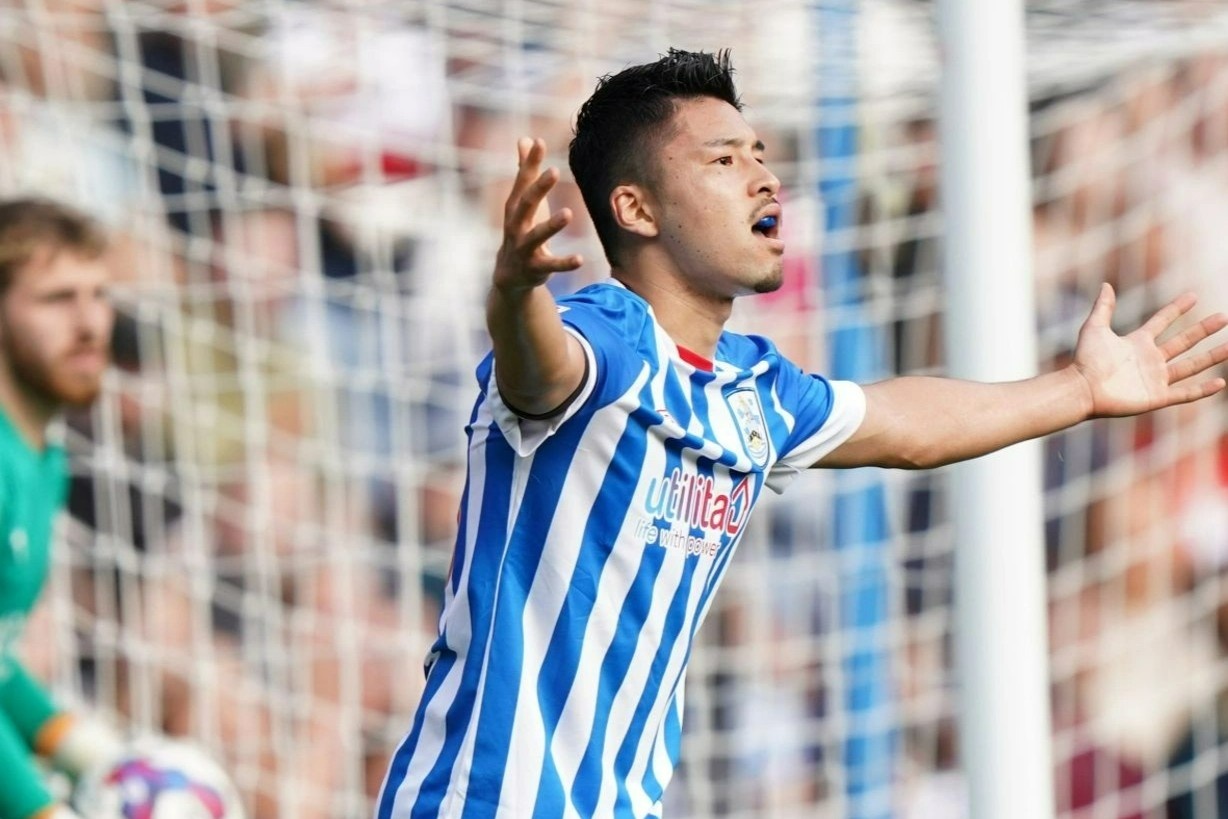 Be boi cong nghe xay ra o giai hang Nhat Anh hinh anh