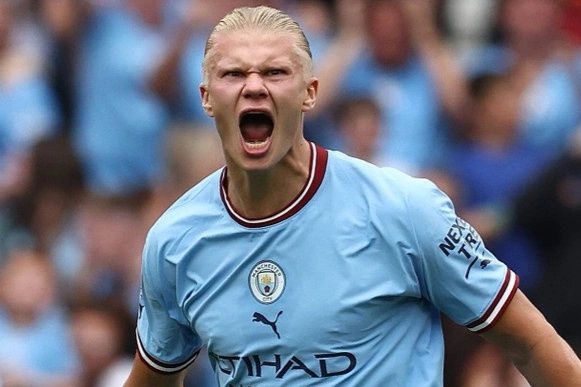Haaland toa sang giup Man City len dau bang Premier League hinh anh