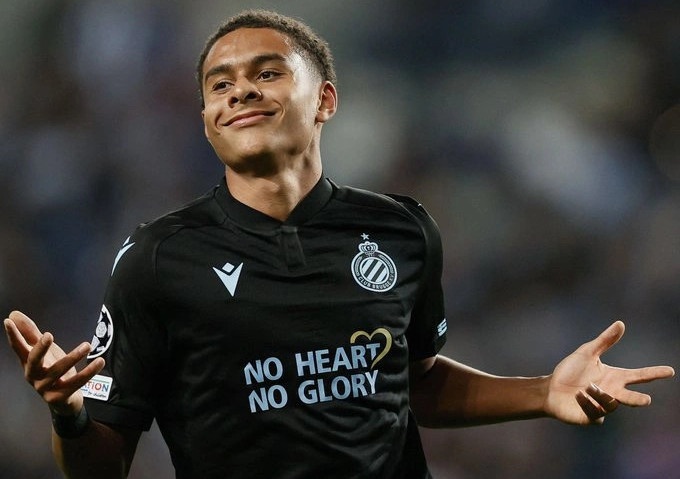 Cau thu 17 tuoi di vao lich su Champions League hinh anh