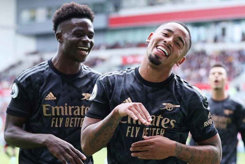 Arsenal lay lai ngoi dau Ngoai hang Anh hinh anh