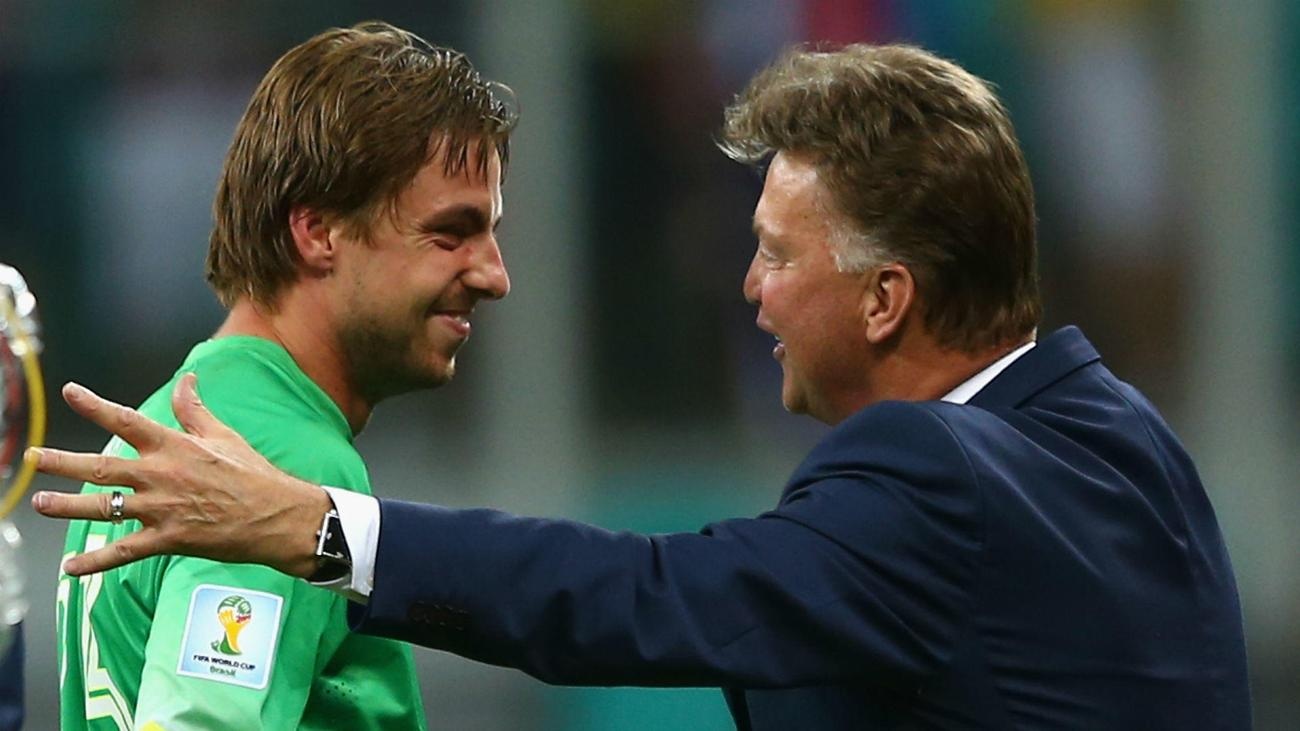 Van Gaal trung phat chuyen gia bat phat den cua tuyen Ha Lan hinh anh