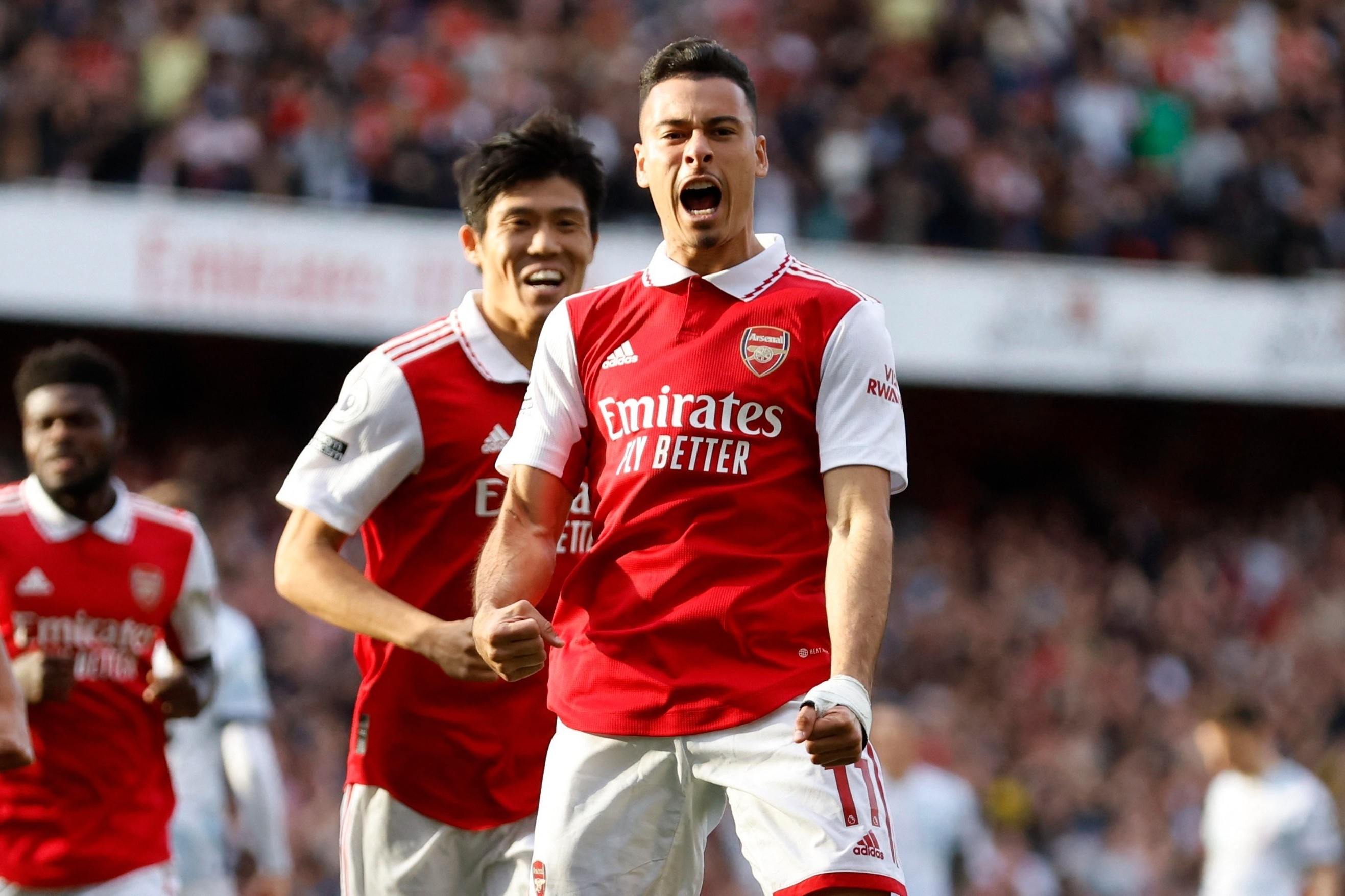 Arsenal lay lai ngoi dau sau tran thang Liverpool 3-2 hinh anh