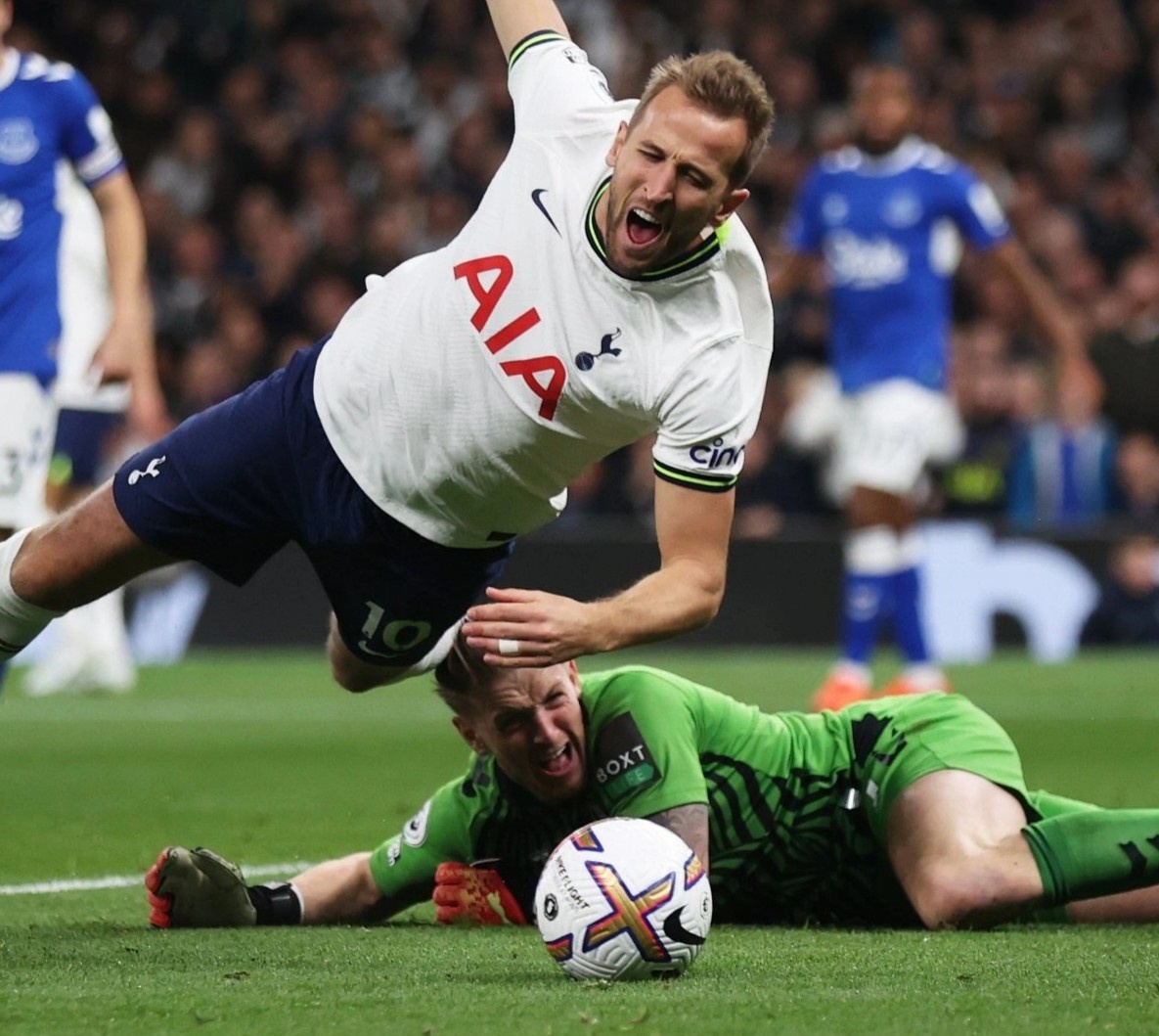 Pickford mac sai lam khien Everton thua Tottenham hinh anh