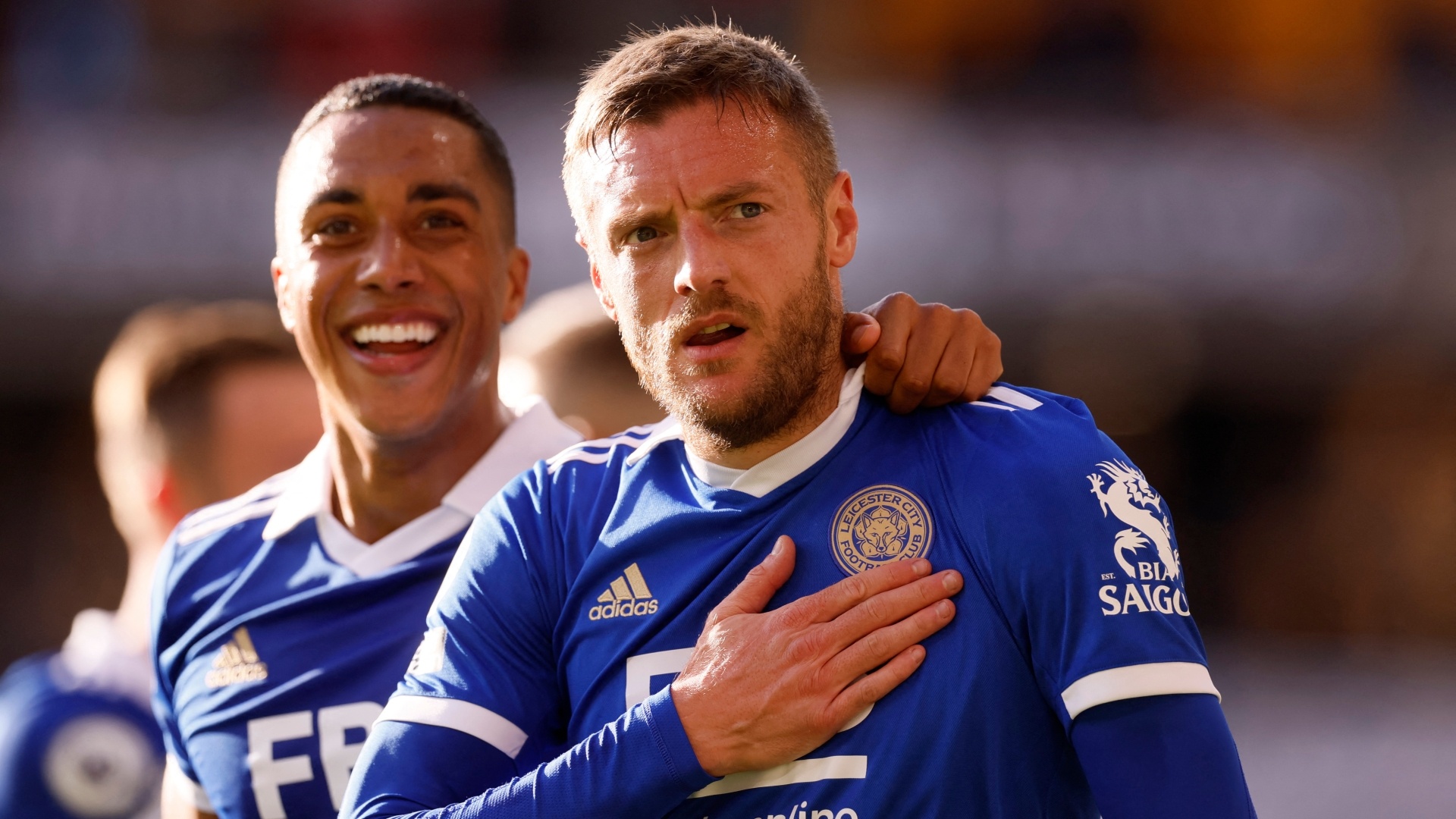 Leicester thoat khoi nhom cuoi bang Ngoai hang Anh hinh anh