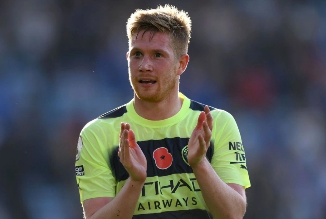 De Bruyne toa sang giup Man City dan dau Premier League hinh anh