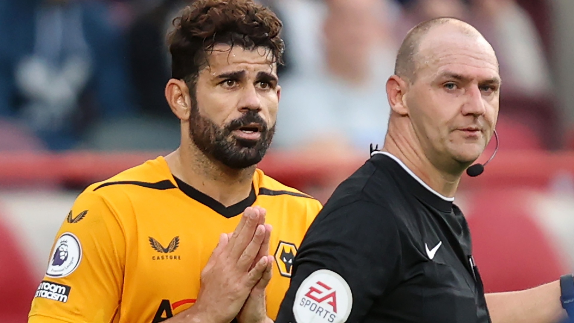 Diego Costa bi duoi khi huc dau vao doi thu hinh anh