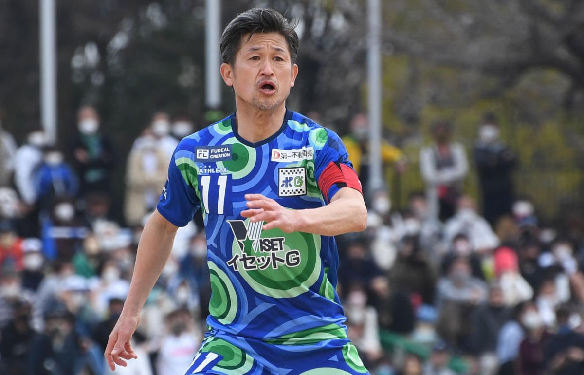 Huyen thoai Miura tiep tuc ghi ban o tuoi 55 hinh anh