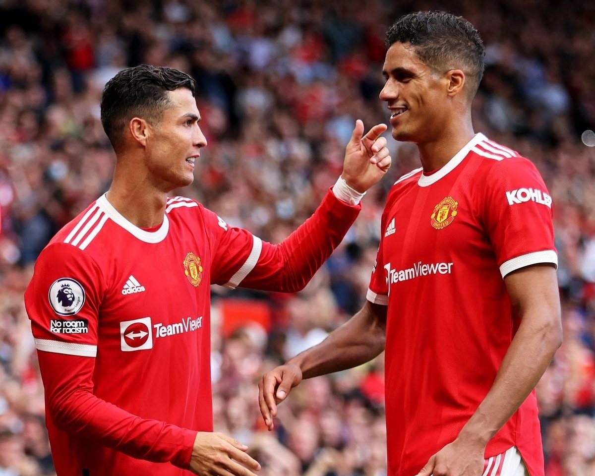 Varane: 'Tuyen bo cua Ronaldo anh huong den chung toi' hinh anh