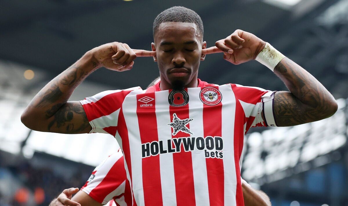 Sao Ngoai hang Anh doi mat an cam thi dau vi ca do bong da hinh anh