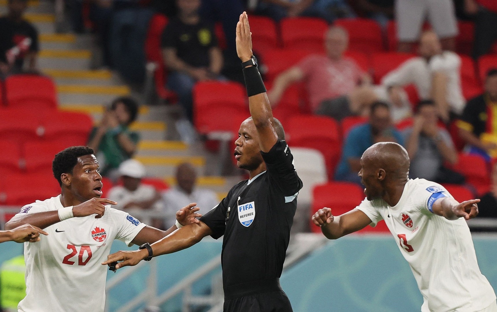 Trong tai mac sai lam khien Canada thua oan? hinh anh