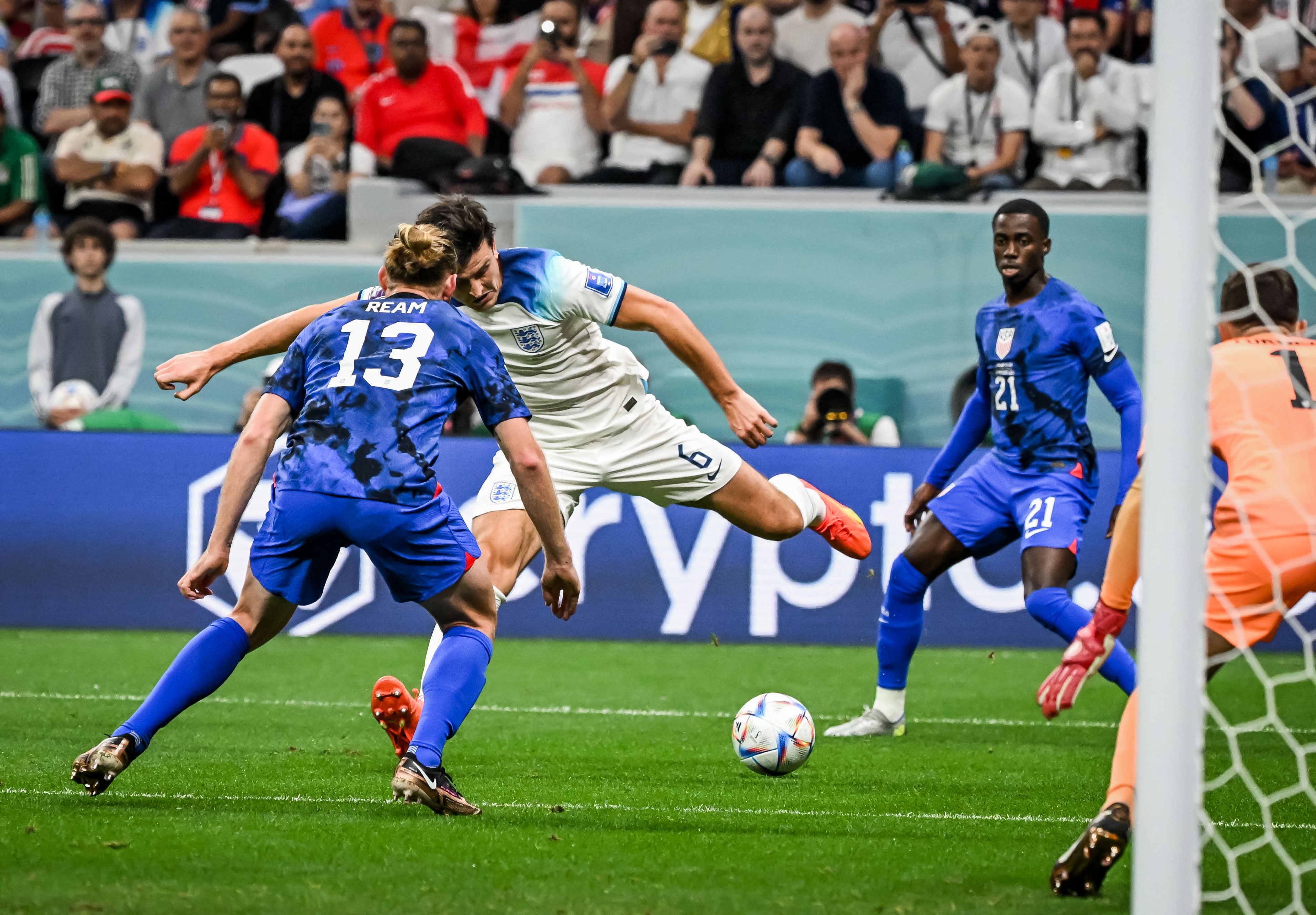 Maguire duoc khen lua bong nhu Messi o tran gap My hinh anh