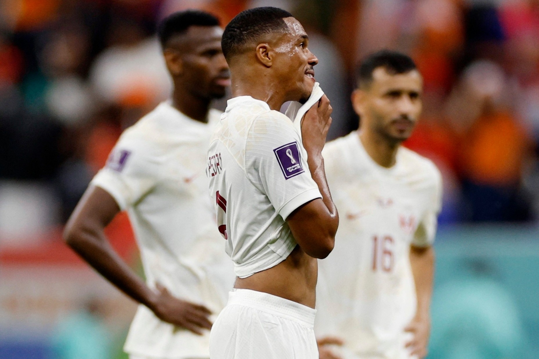 Noi that vong cua chu nha World Cup bi loai som nhat hinh anh