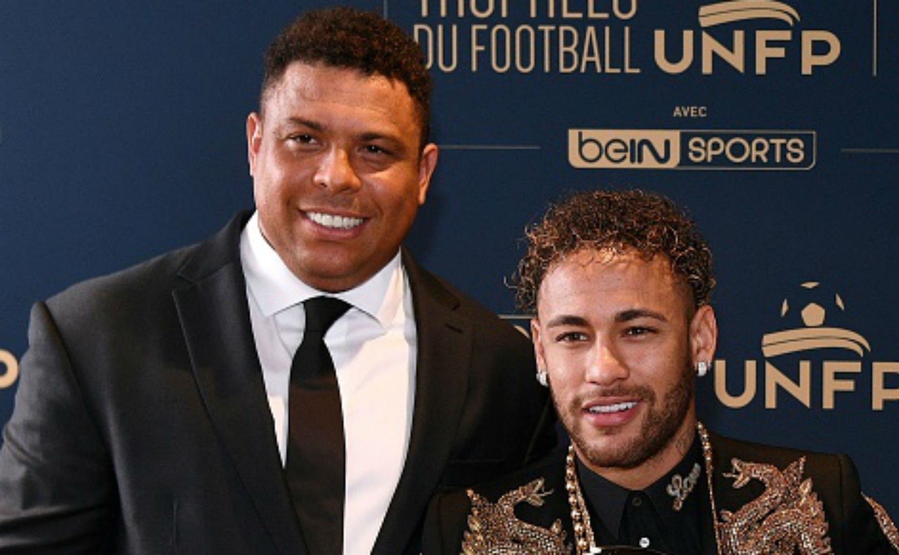 Ronaldo 'beo' muon Neymar hoc Messi hinh anh