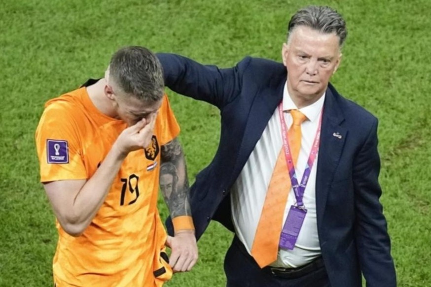 Noi am anh tren cham penalty cua Ha Lan hinh anh