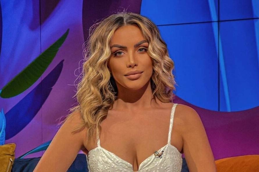 Gia dinh sao Arsenal bi to de doa nu nha bao hinh anh