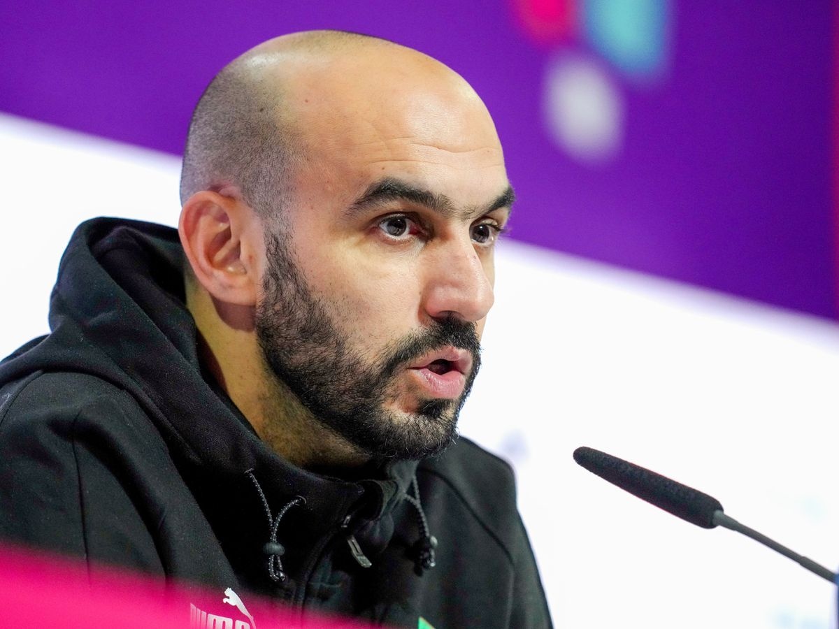 HLV Morocco: Toi bao FIFA cong diem cho doi nao cam bong nhieu nhe? hinh anh