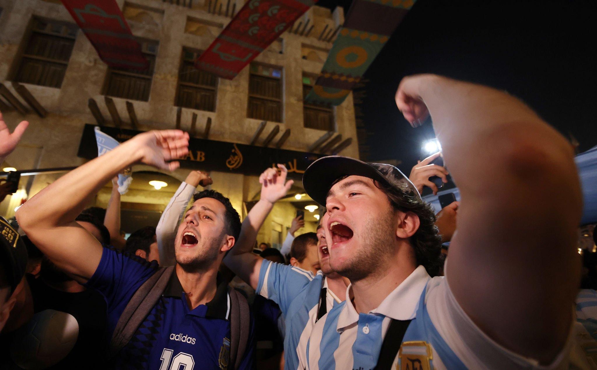 CDV tren the gioi dieu hanh ung ho Messi hinh anh