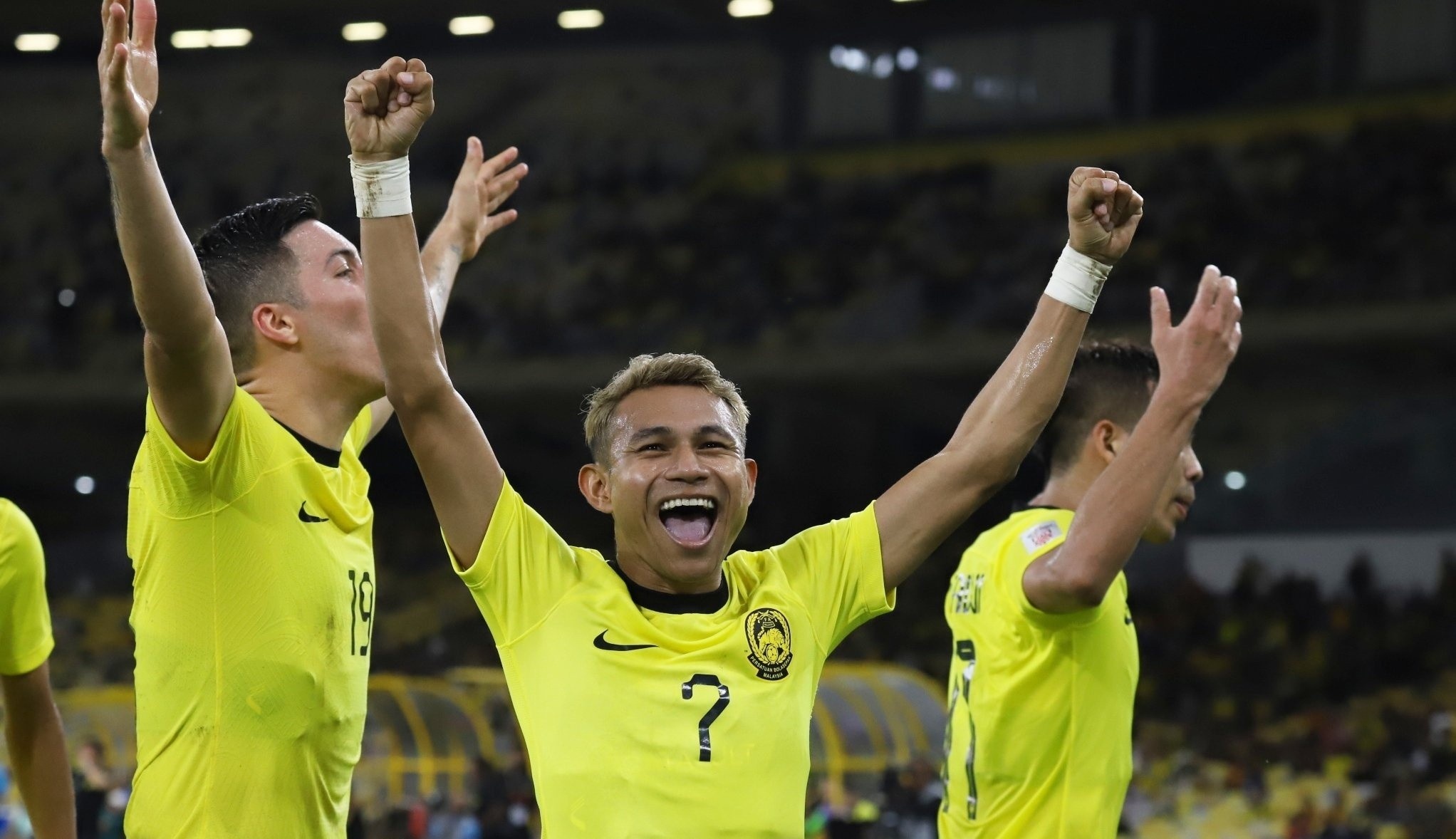 Malaysia thang dam Lao 5-0 hinh anh