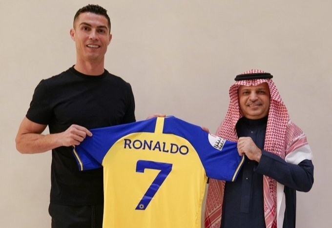 Al Nassr cong bo thuong vu Ronaldo hinh anh