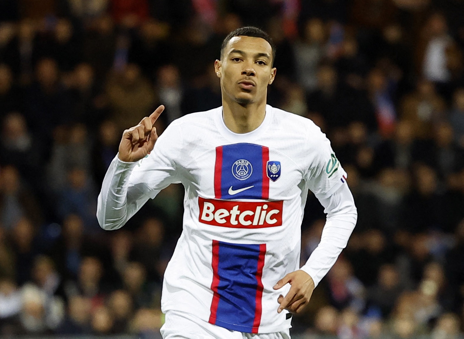 Tien dao 20 tuoi giup PSG thang doi hang Ba hinh anh