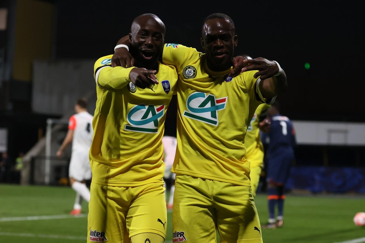 Pau gay bat ngo o Cup Quoc gia Phap hinh anh