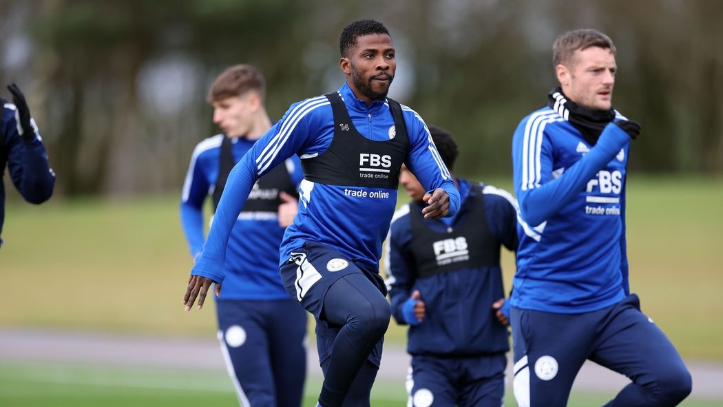 May bay khong nguoi lai do tham buoi tap cua Leicester hinh anh