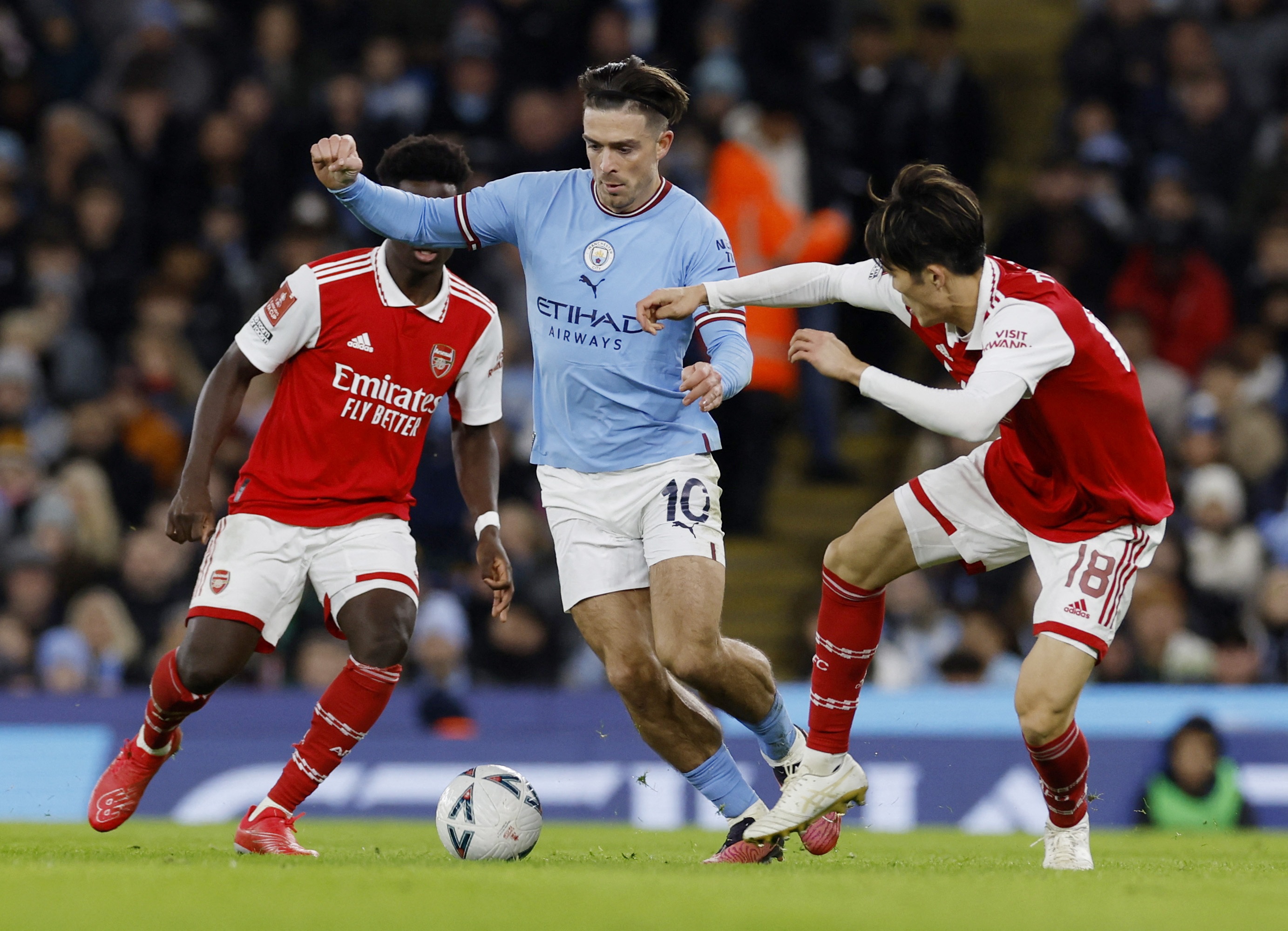 Cau thu dat nhat Man City danh gia cao Messi hon Ronaldo hinh anh