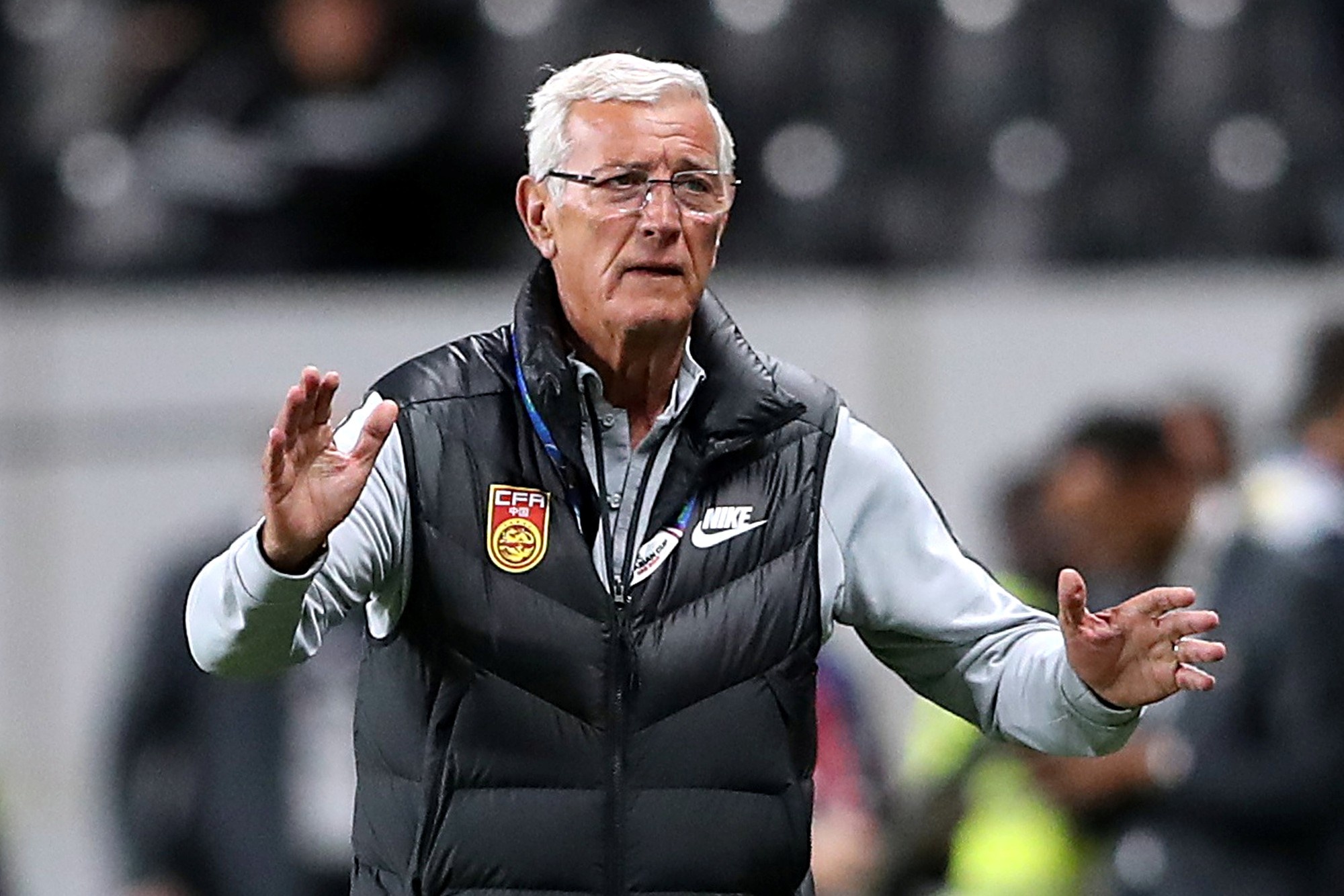 HLV tuyen Trung Quoc nhan luong toi da 2 trieu USD/nam hinh anh