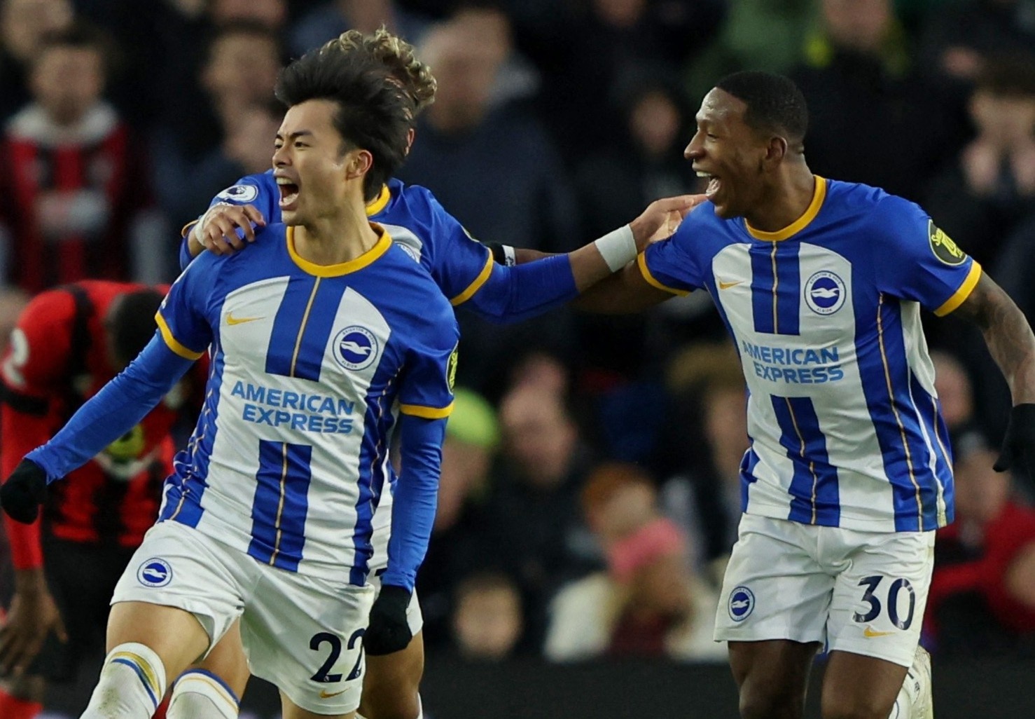 Mitoma lam lu mo Son Heung-min hinh anh