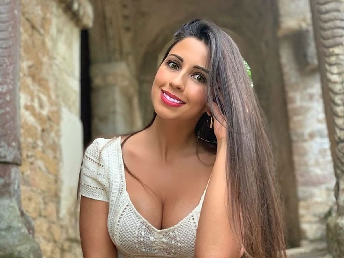 Vo cu kien cuu sao Barca vi khong tra vien phi cho con hinh anh